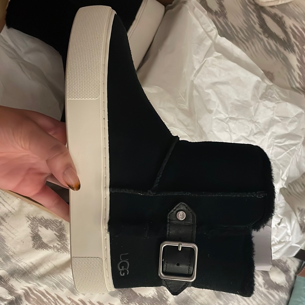 UGG AIKA Sneaker Black Brand New in Box